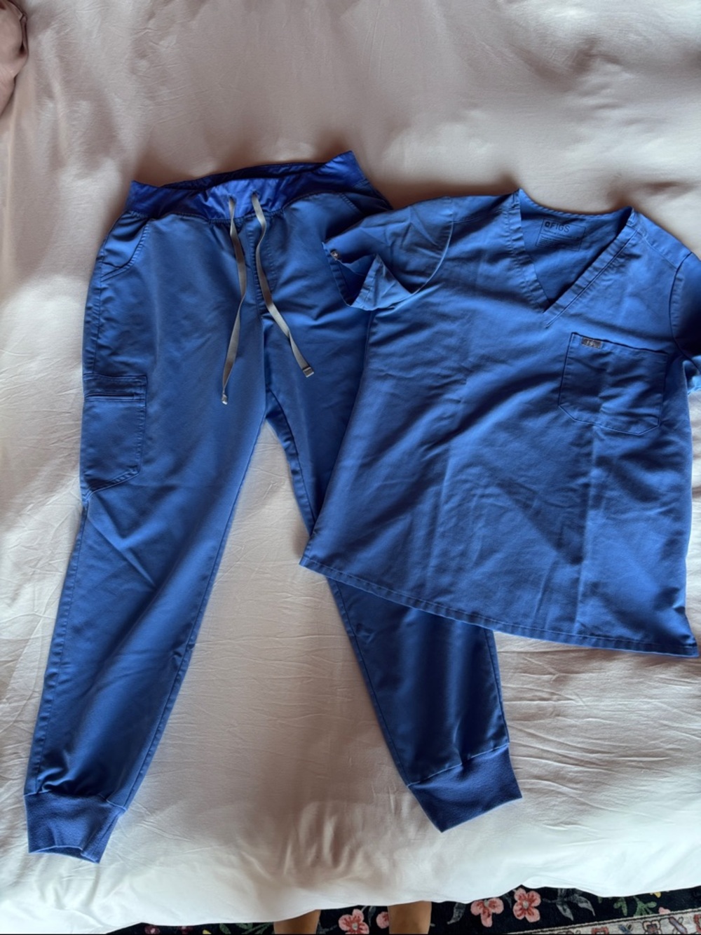 FIGS Ceil Blue Scrub Set 
M TOP L BOTTOM